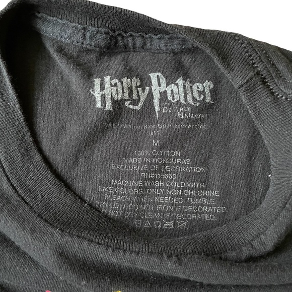 Harry Potter Deathly Hallows Gryffindor Graphic T-Shirt Size Medium - Picture 3 of 5